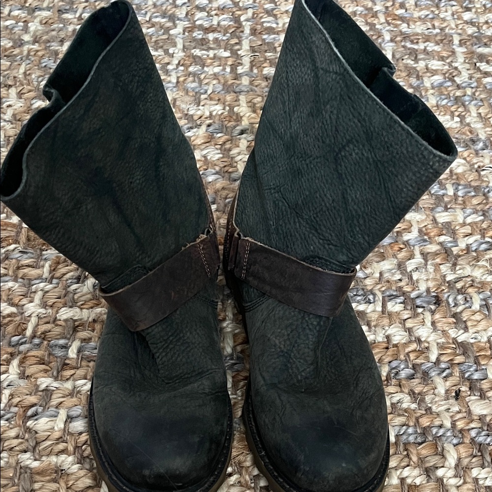 Sorel Olive Leather Boots with Brown Strap